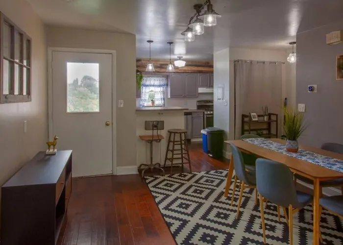 Great For Exploring * Stylish Loft Like Living Apartment