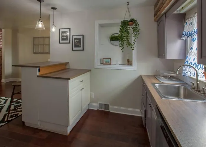 Great For Exploring * Stylish Loft Like Living Apartment *