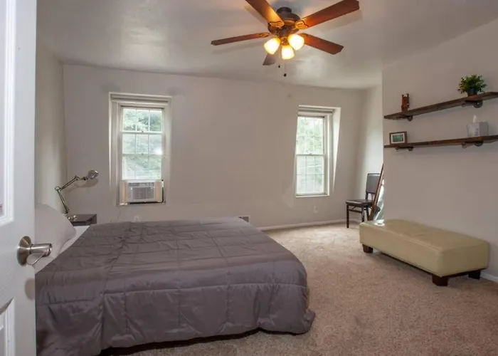 Great For Exploring * Stylish Loft Like Living Apartment *
