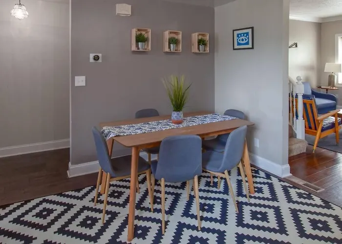 Apartment Great For Exploring * Stylish Loft Like Living *