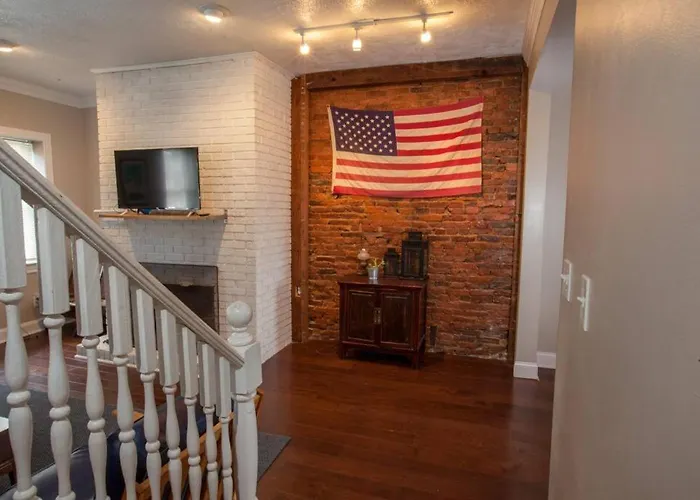 Great For Exploring * Stylish Loft Like Living Apartment *